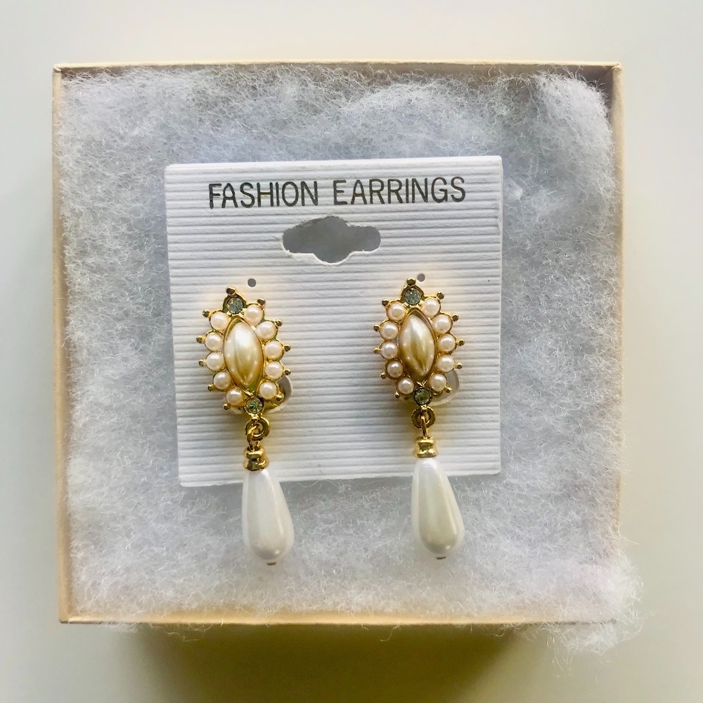 White & Gold Dangly Clip-On Earrings NWT